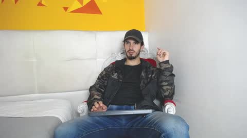 LiamLuxe online show from January 27, 2025, 6:41 pm