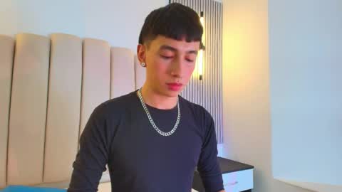 lian_cameron online show from May 13, 2026, 11:55 pm