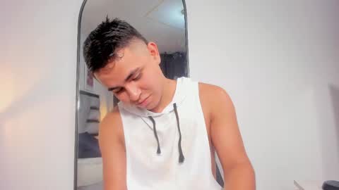 lianfox_ online show from May 23, 2026, 12:31 pm