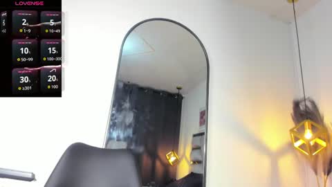 lianfox_ online show from June 18, 2026, 12:42 pm