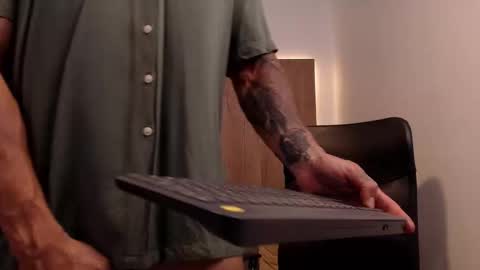 Snapshot of lianjones9 chatting on October 22, 2025, 5:13 pm lianjones9 online show from October 22, 2025, 5:13 pm