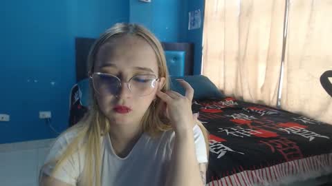 Snapshot of liaroberts1 chatting on October 6, 2025, 12:02 pm Lia Roberts online show from October 6, 2025, 12:02 pm