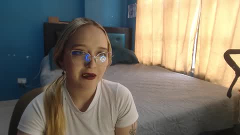 Lia Roberts online show from October 23, 2025, 12:26 pm