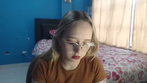 Lia Roberts online show from December 4, 2025, 12:14 pm