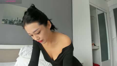 Lia online show from November 25, 2025, 3:50 am