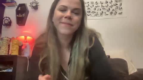 Snapshot of libbydeetzxxx chatting on February 7, 2025, 11:01 am Libby Deetz online show from February 7, 2025, 11:01 am