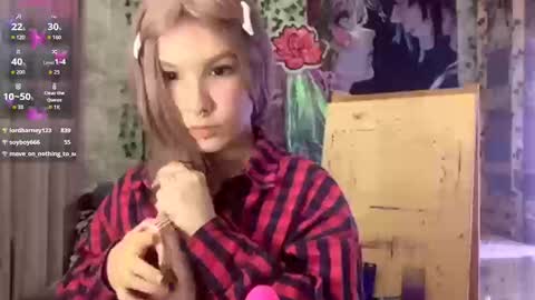 Lola online show from September 22, 2025, 7:05 pm