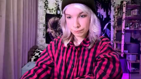 Snapshot of libbynading chatting on October 12, 2025, 7:02 pm Lola online show from October 12, 2025, 7:02 pm