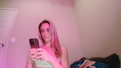 Snapshot of lickmehere69 chatting on October 7, 2025, 11:02 pm Summer Skye online show from October 7, 2025, 11:02 pm