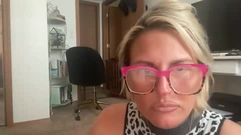 lickseeandbemee online show from October 30, 2025, 9:26 pm