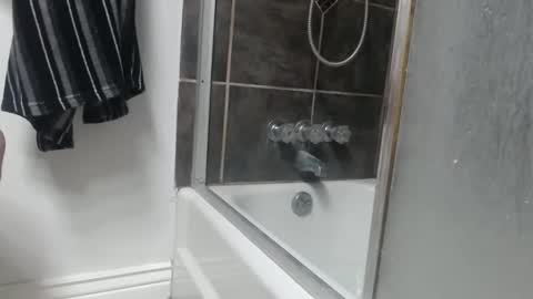 lickurlipz1 online show from February 5, 2026, 8:52 am