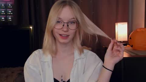 Ann online show from October 21, 2025, 7:36 pm