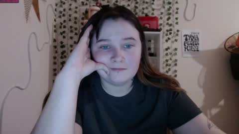 Snapshot of light_lunaa chatting on January 24, 2025, 9:26 pm light_lunaa online show from January 24, 2025, 9:26 pm