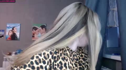 Snapshot of light_lunaa chatting on September 16, 2025, 1:01 pm light_lunaa online show from September 16, 2025, 1:01 pm