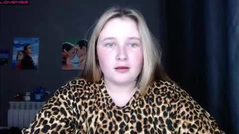 Snapshot of light_lunaa chatting on September 17, 2025, 1:57 pm light_lunaa online show from September 17, 2025, 1:57 pm