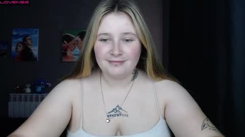 Snapshot of light_lunaa chatting on September 29, 2025, 7:02 am light_lunaa online show from September 29, 2025, 7:02 am