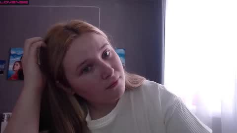 light_lunaa online show from November 5, 2025, 7:08 am