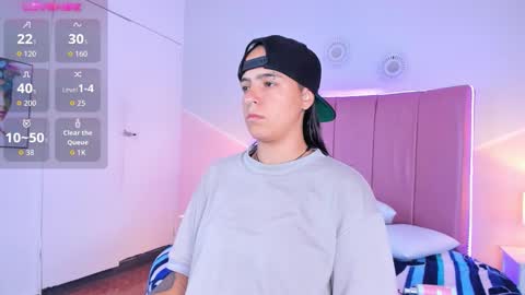 liiam_smith_ online show from October 17, 2025, 1:46 pm