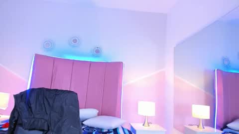 liiam_smith_ online show from October 18, 2025, 1:23 pm