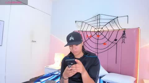 liiam_smith_ online show from October 28, 2025, 12:52 pm