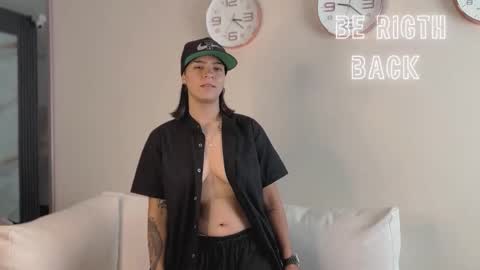 liiam_smith_ online show from November 4, 2025, 2:05 pm