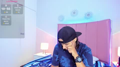 liiam_smith_ online show from November 7, 2025, 2:06 pm