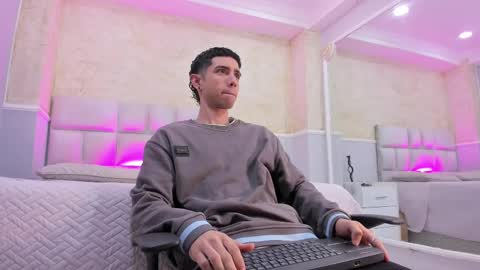 L I I A M online show from March 1, 2025, 4:37 am