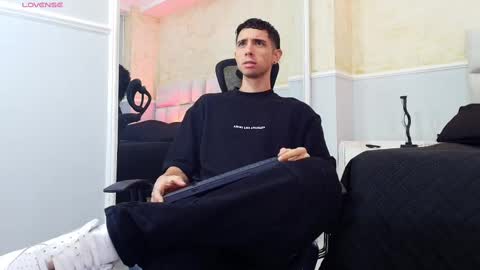 L I I A M online show from March 11, 2025, 4:43 am