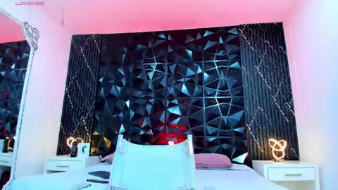 L I I A M online show from September 17, 2025, 5:47 pm