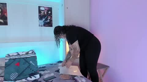         online show from October 3, 2025, 11:40 am