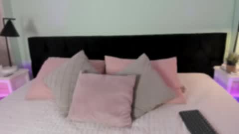 lily  online show from October 17, 2025, 7:38 pm