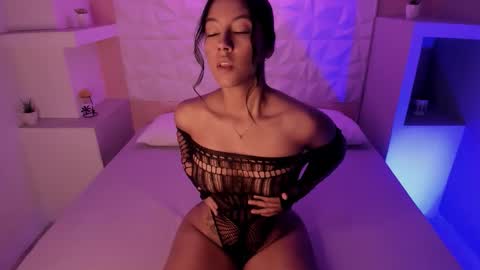 LiizJones online show from October 14, 2025, 4:41 pm