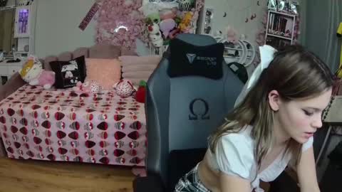 Lil Bunny online show from February 2, 2025, 4:15 am