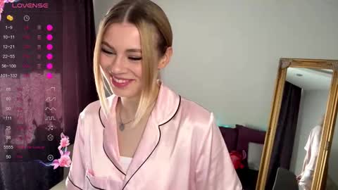 Elisa  online show from October 6, 2025, 9:51 am