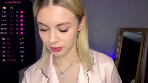 Elisa  online show from October 15, 2025, 9:42 am