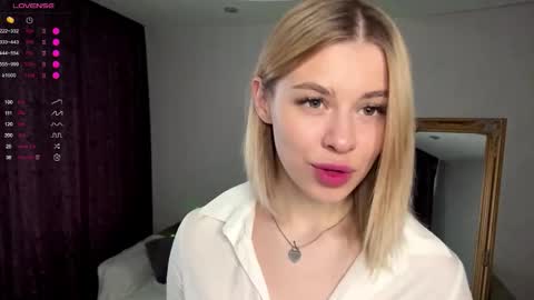 Elisa  online show from October 17, 2025, 7:11 am