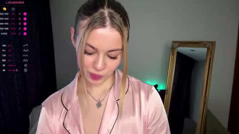 Elisa  online show from October 26, 2025, 11:16 am