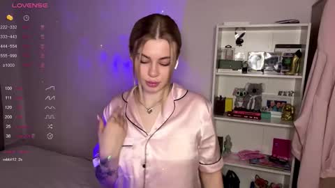 Elisa  online show from November 3, 2025, 9:10 am