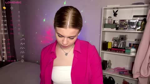 Elisa  online show from November 4, 2025, 10:14 am