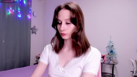 Snapshot of lil_ember chatting on December 30, 2024, 12:32 am Little Amber Guys please if its not difficult for you give it a thumbs up online show from December 30, 2024, 12:32 am