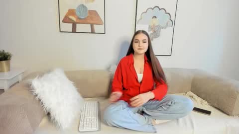 Snapshot of lil_honey_bunny chatting on October 2, 2025, 2:40 am Emma online show from October 2, 2025, 2:40 am
