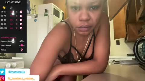 Snapshot of lil_momma422 chatting on December 15, 2024, 1:22 pm MOMMA LUV online show from December 15, 2024, 1:22 pm