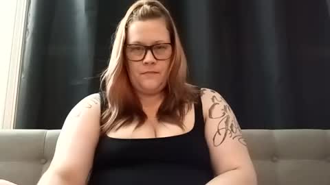 lil_nelli8 online show from October 4, 2025, 6:44 am