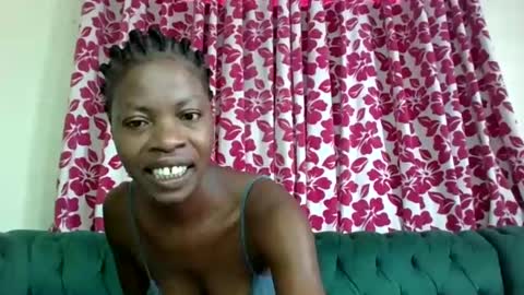Snapshot of lil_paula chatting on February 6, 2025, 5:14 am serenity online show from February 6, 2025, 5:14 am