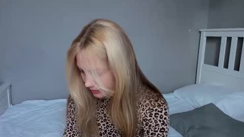 Emma online show from November 1, 2025, 8:05 am