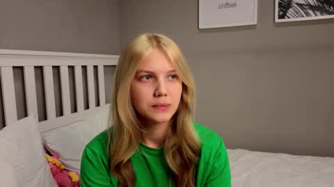 Emma online show from December 2, 2025, 10:42 am