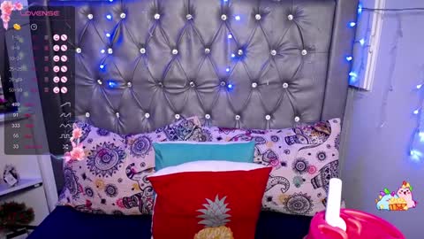 Snapshot of lila_gummy_ chatting on December 6, 2024, 9:35 pm online show from December 6, 2024, 9:35 pm