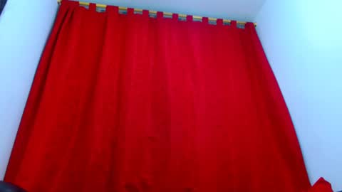 Snapshot of lila_pinky chatting on February 13, 2025, 7:52 pm L I L A online show from February 13, 2025, 7:52 pm