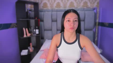 Snapshot of lila_pinky chatting on October 6, 2025, 12:35 pm L I L A online show from October 6, 2025, 12:35 pm