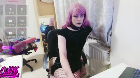 Snapshot of lilah_ts chatting on December 16, 2024, 5:43 pm lilah_ts online show from December 16, 2024, 5:43 pm